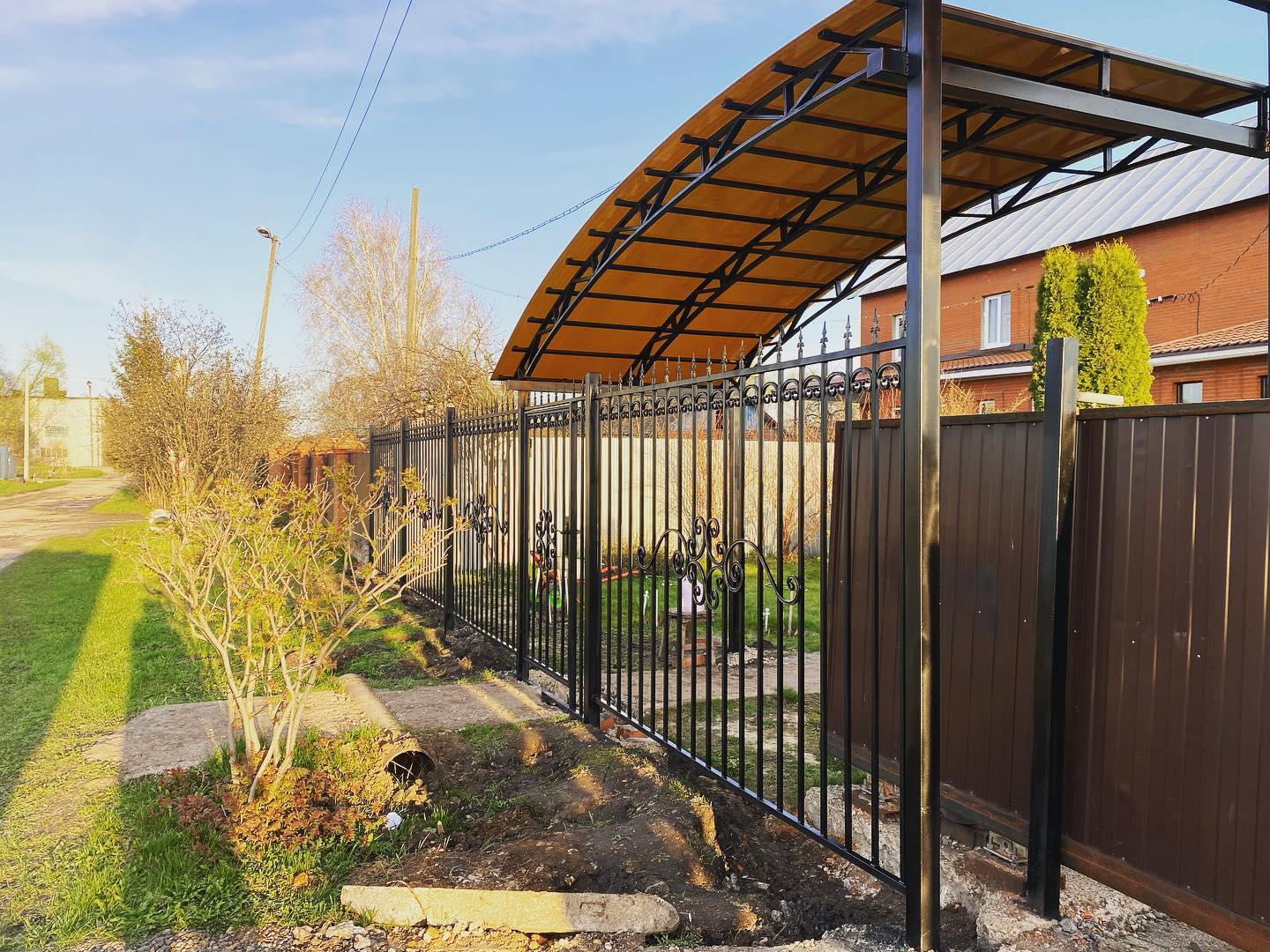 Арочный навес с поликарбонатом